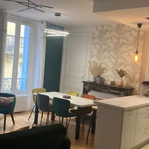 chambre-en-appartement-haussmannien-en-centre-ville.hotels-rhonealpes.com/